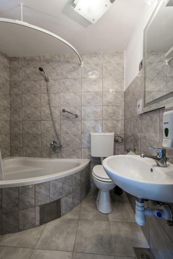 Nona Lena Studio Apartment Split Exterior photo