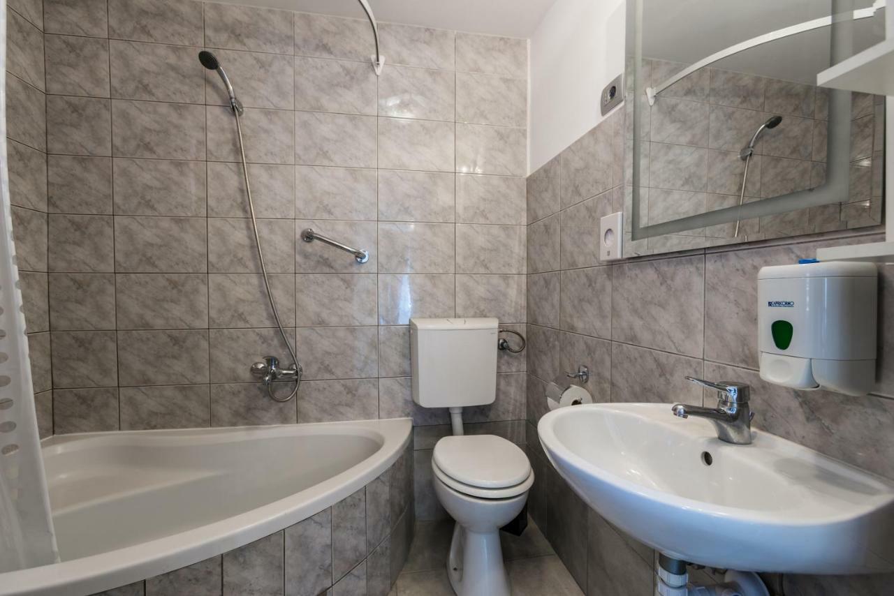 Nona Lena Studio Apartment Split Exterior photo